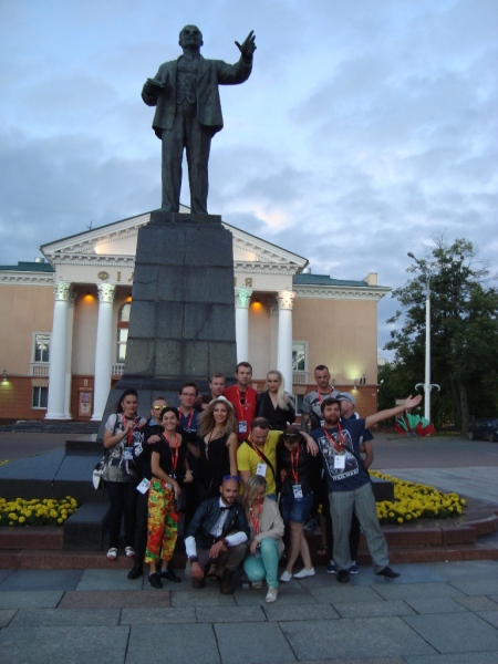 účastníci u Lenina